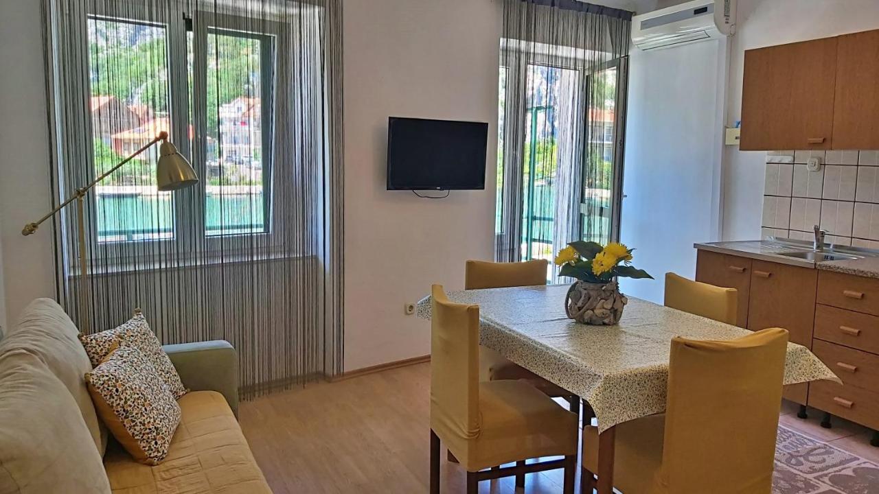 Apartment Mandic Omiš Екстериор снимка