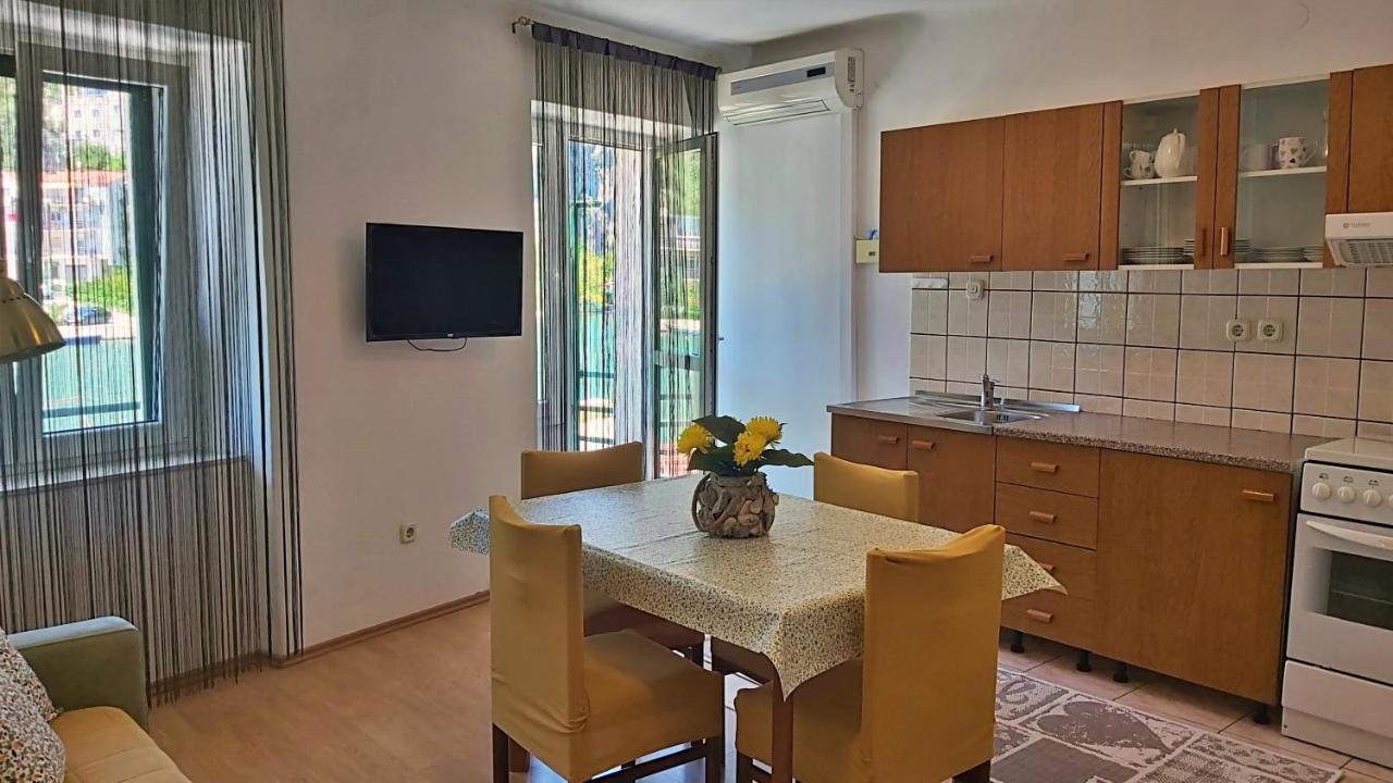 Apartment Mandic Omiš Екстериор снимка