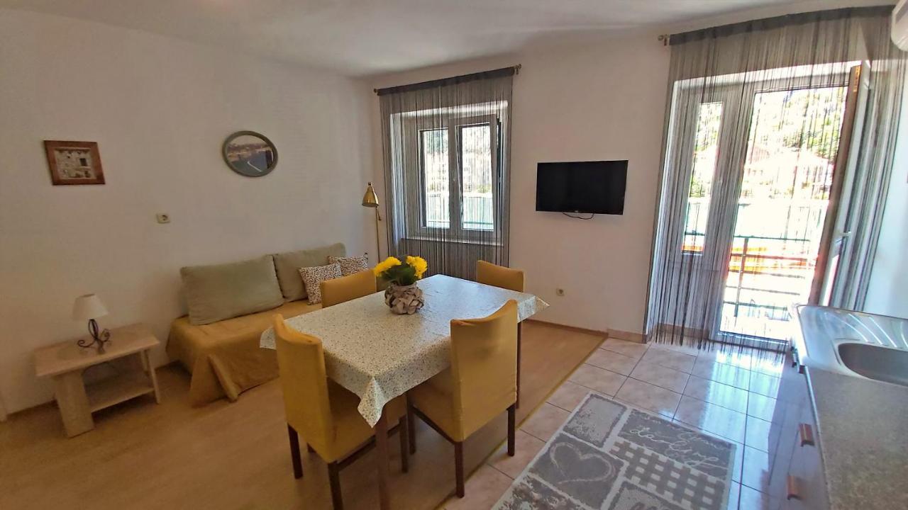 Apartment Mandic Omiš Екстериор снимка