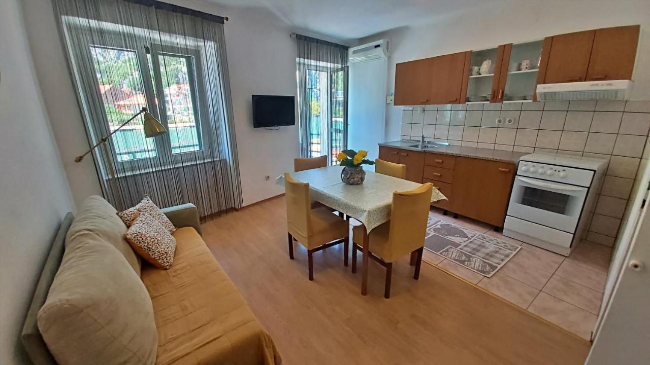 Apartment Mandic Omiš Екстериор снимка